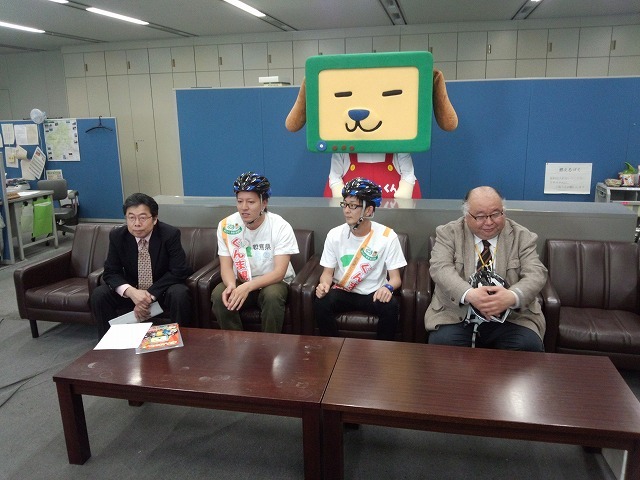 「アンカンミンカンのカラギリ」記者会見の模様。(c)吉本興業