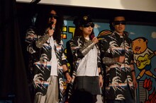 イベント「Like a record round! round! round!」に登場する（左から）レイザーラモンRG、椿鬼奴と、この日新曲を発表した藤井隆。