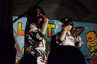 レイザーラモンRG（左）と椿鬼奴（右）。