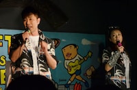 藤井隆（左）と椿鬼奴（右）。