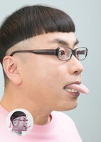 写真は「神の舌のクリアファイル」で、用紙を取り出した状態のもの。A4サイズで630円（税込）。