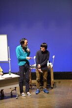 大吉に「スペインギター愛好会」の先輩後輩だと例えられたアンガールズ田中（左）と、マンガ家の大橋裕之。