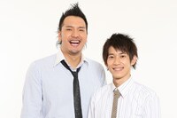 写真はspan!。左が水本、右がマコト。