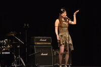 自身のバンド・金星ダイヤモンドが2006年12月に発売したアルバム「ヴィーナス☆ダイヤモンド」より「チャオ！」を披露した椿鬼奴。