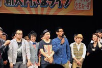 会場を盛り上げるMCの柴田。