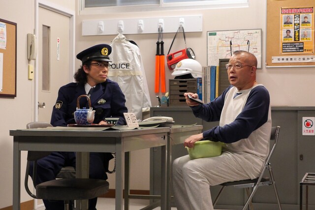 「スジナシ」に出演する片桐仁（左）と笑福亭鶴瓶。(c)CBC