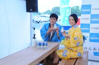 ますだおかだ岡田（左）と、下垣実夏子（右）。