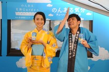 ますだおかだ岡田（右）と、下垣実夏子（左）。