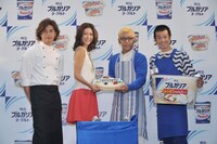 （左から）料理研究家の有坂翔太、田丸麻紀、ロンドンブーツ1号2号・田村亮、品川庄司・庄司。