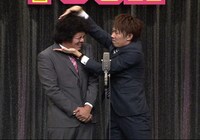 DVD「トータルテンボス 全国漫才ツアー2012『BANZAI TOUR』」の一場面。