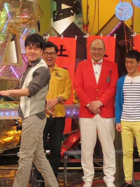 「Shibuya Deep A」の新企画「大爆笑で天下をとれ!お笑い国盗りバトル」で負けてモノマネしながらギャグを披露する土田晃之。