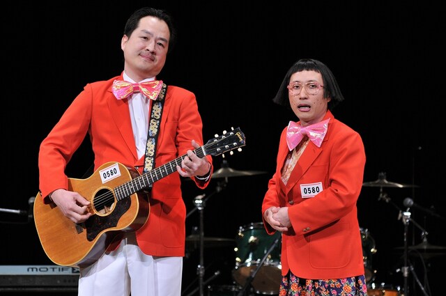 「歌ネタ王決定戦2013 presented by マルハン」で優勝した吉本新喜劇のすち子＆真也。