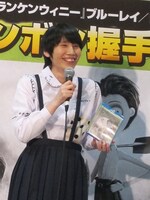 兵庫・イオンモール伊丹にて行われた「『フランケンウィニー』ブルーレイ / DVD発売記念 ハリセンボン握手会イベント」に登場したハリセンボン箕輪。