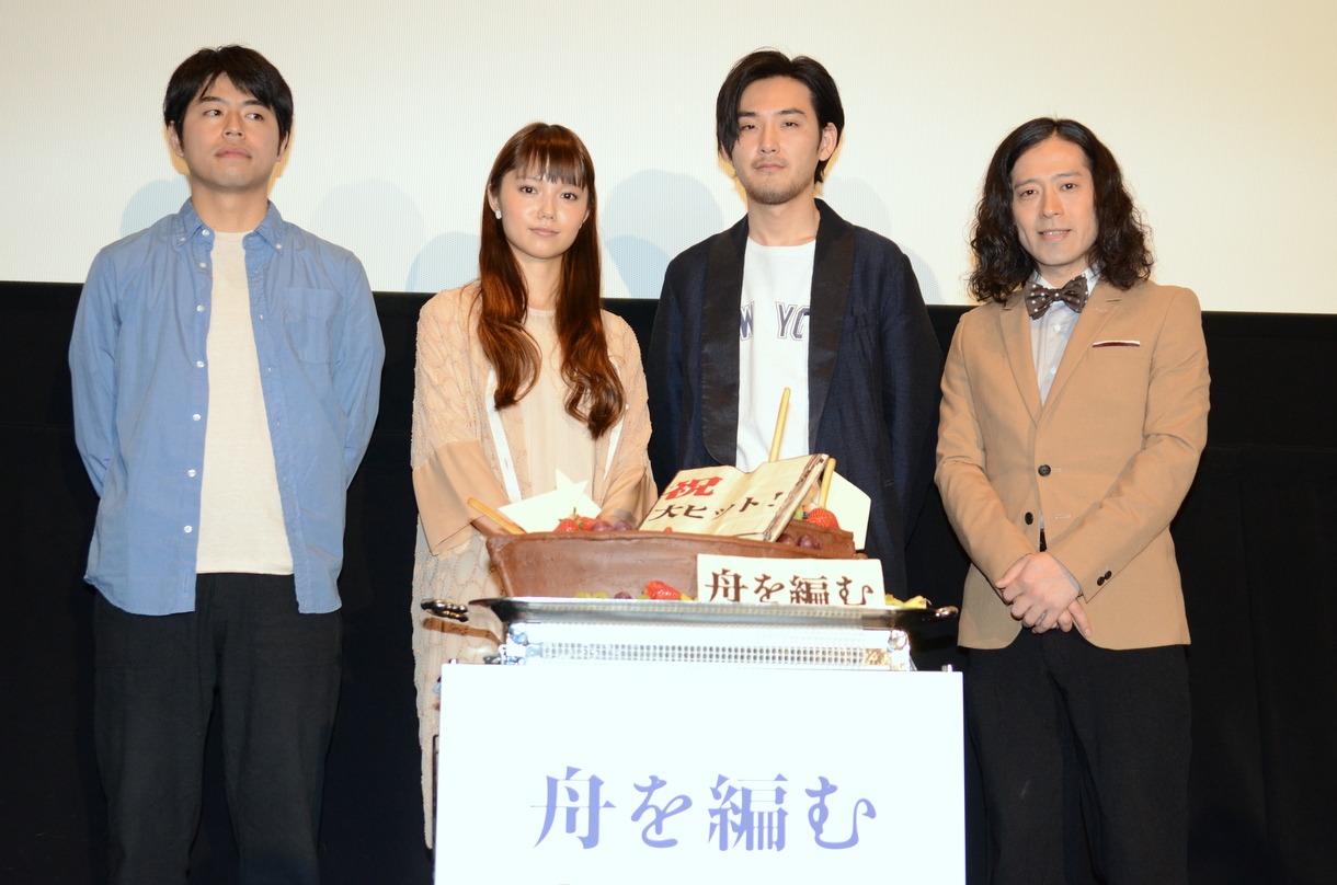 「舟を編む」大ヒット御礼舞台挨拶に出席した石井裕也監督、松田龍平、宮崎あおい、ピース又吉。