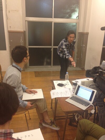 HIDEO's NIGHTこと、大山英雄MC「よしログ」の模様。(c)吉本興業