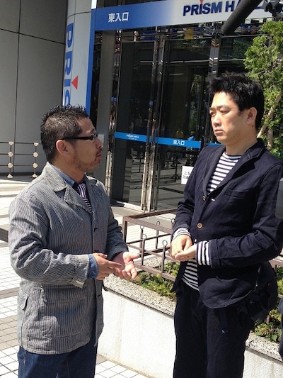 「パズドラ感謝祭」に、「たまたま」（埼玉テレビ）収録のために来た読売テレビ西田二郎プロデューサー（右）と北海道テレビ藤村忠寿ディレクター（左）。