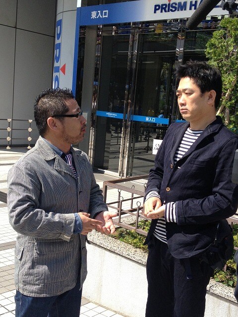 「パズドラ感謝祭」に、「たまたま」（埼玉テレビ）収録のために来た読売テレビ西田二郎プロデューサー（右）と北海道テレビ藤村忠寿ディレクター（左）。