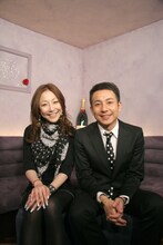 クワバタオハラ小原（左）、我が家・坪倉（右）。(c)エンタメ～テレ