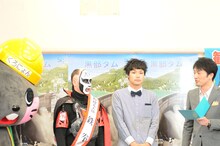 （左から）くろにょん、鉄拳、もう中学生、司会のポテト少年団・菊地