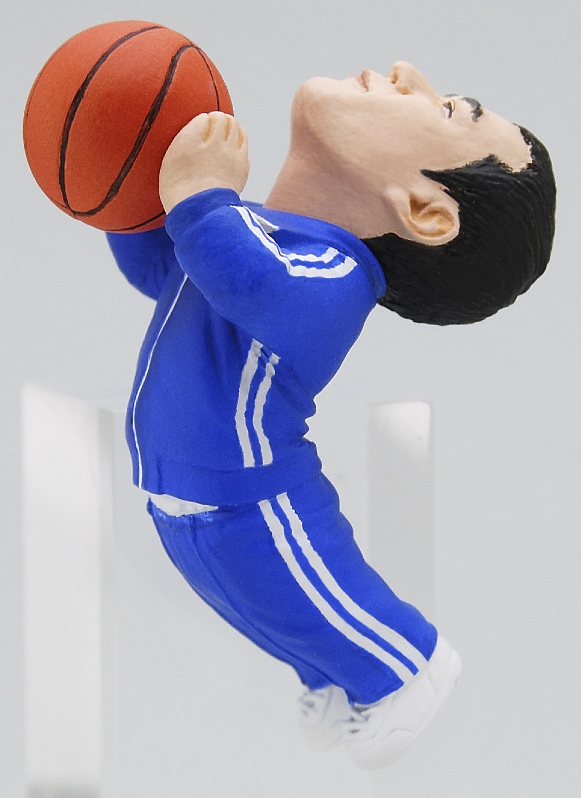「運動神経悪い芸人」ナイツ塙のフィギュアストラップ。(c)テレビ朝日