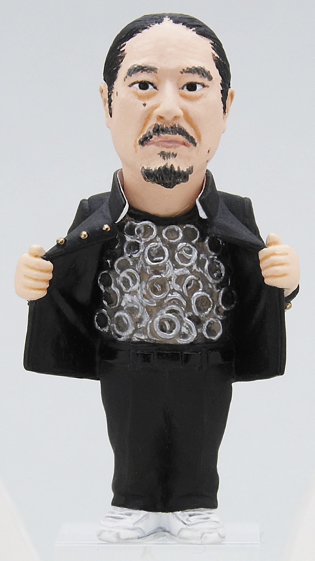 「アメトーーク！ フィギュアストラップ」が発売中。写真は「中学の時イケてないグループに属していた芸人」笑い飯・西田のフィギュアストラップ。(c)テレビ朝日