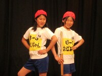 11歳の小学生コンビ・KIZUNA。舞台度胸と演技力を見せつけた。