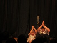 12歳と4歳の姉妹・凸凹姉妹に会場全体がメロメロ。