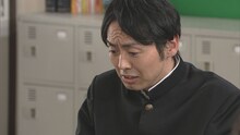 「Rの法則」に登場するアンガールズ田中。（NHK提供）