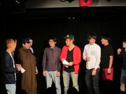 会場を間違えて現れたベガ。