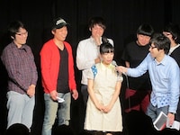 会場を間違えて現れた園山真希絵。