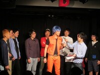 会場を間違えて現れたトリコ。