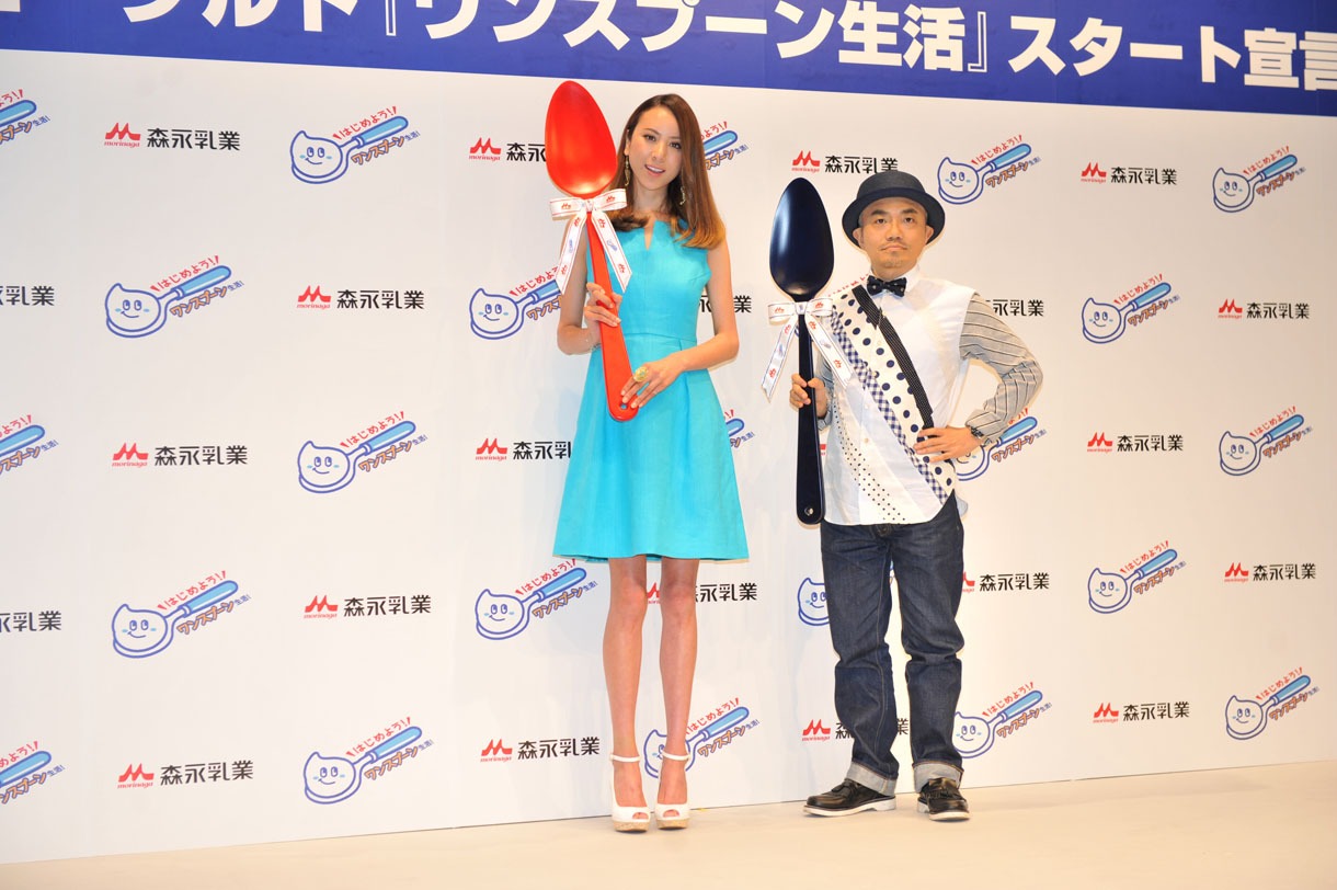 水道橋博士（右）と道端アンジェリカ（左）