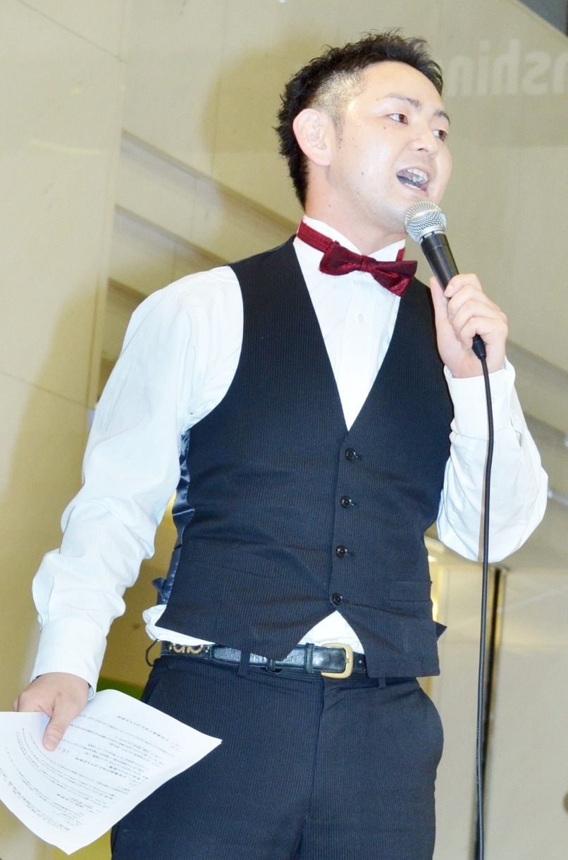 イベントMCのニレンジャー川田。