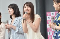 オープニングで挨拶をする佐藤渚アナ（中央）と、小林悠アナ（左）。