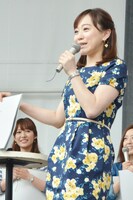 「DVD見どころプレゼン対決」に挑む江藤愛アナ。