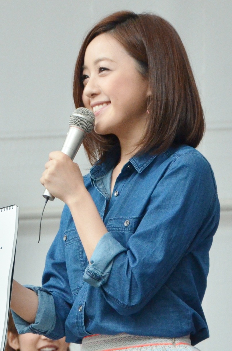 「DVD見どころプレゼン対決」に挑む古谷有美アナ。