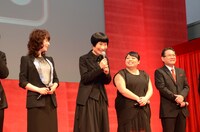 映画「R100」製作発表会見の模様。左から、大地真央、片桐はいり、渡辺直美、前田吟。