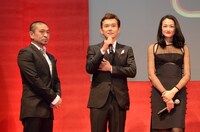 映画「R100」製作発表会見の模様。左から、松本人志監督、渡部篤郎、冨永愛。