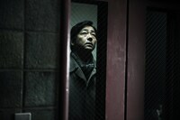 10月5日（土）より全国公開される「R100」。配給：ワーナー・ブラザース映画 (c)吉本興業株式会社