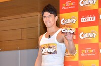 ステージに登場した武井壮。「最近、ロケでカナダに行ってピューマと戦った。リアルファイトで掌底を入れて勝ちました」と誇らしげに語った。