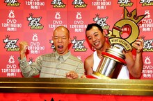 「キングオブコント2012」で見事優勝を果たしたバイきんぐ。