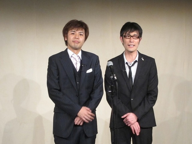 三野マネージャーの衝撃告白に乱れた衣装のまま登場した2人。