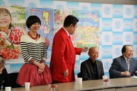 「やまがた寒河江フェア＆さくらんぼの種吹きとばし大会」開催発表会見。(c)吉本興業