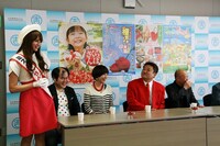 「やまがた寒河江フェア＆さくらんぼの種吹きとばし大会」開催発表会見。(c)吉本興業