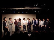 オープニングで呼び込まれたゲスト漫才師たち。