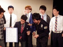 トリを務めることとなったウエストランド井口と組んで順番を変えようとする小沢。