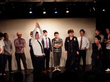 流れ星・ちゅうえいのギャグ「コンパスおじさん」を引き継いだウエストランド河本（手前左）。