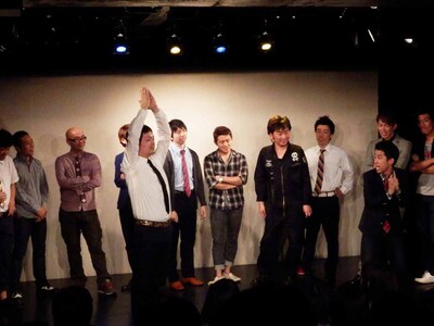 流れ星・ちゅうえいのギャグ「コンパスおじさん」を引き継いだウエストランド河本（手前左）。