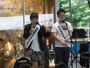 米原市ビワマス応援大使委嘱式の様子。(c)吉本興業