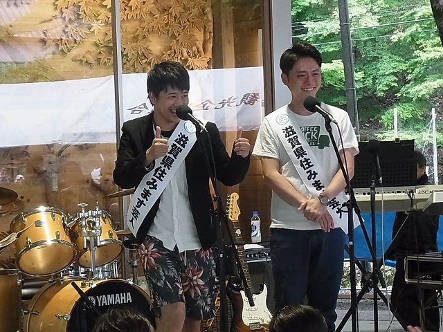 米原市ビワマス応援大使委嘱式の様子。(c)吉本興業